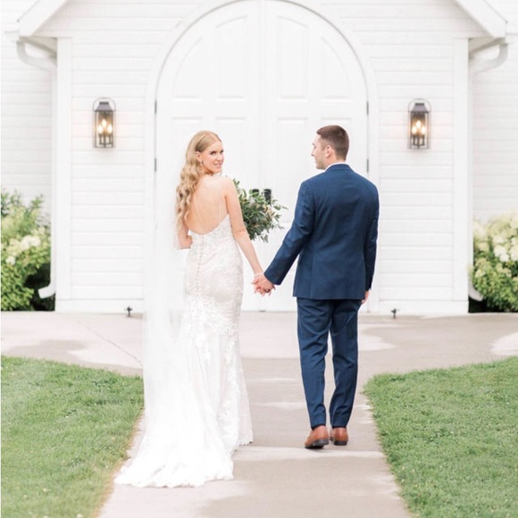 Essense of Australia D3372 Wedding Dress Size 8 - Picture 3 of 5